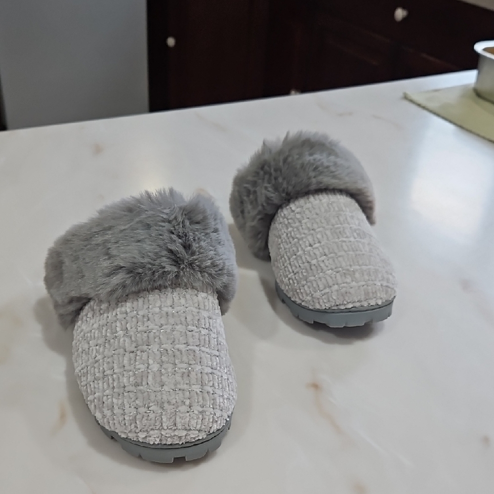 Natural Reflections Gray Fur-Lined Slippers/New without tag.